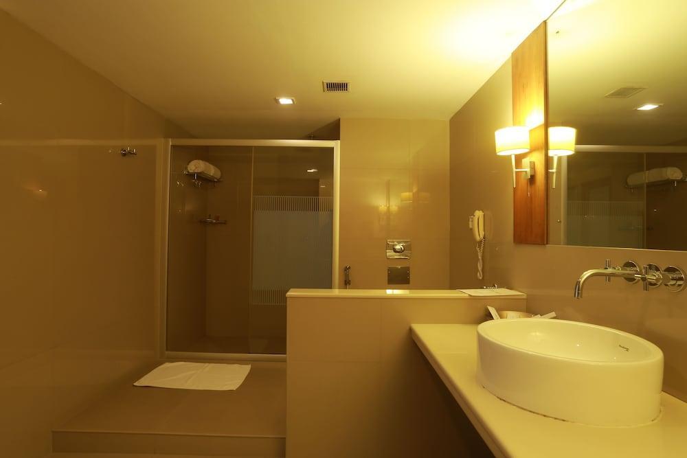 The Avenue Regent Kochi Exterior foto