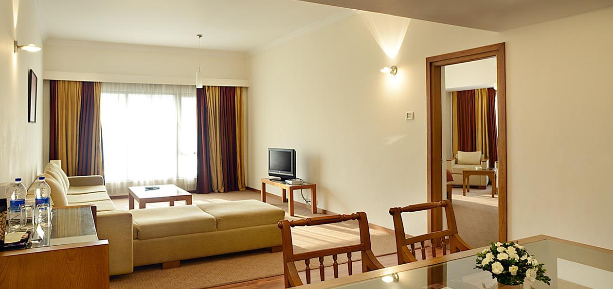 The Avenue Regent Kochi Exterior foto