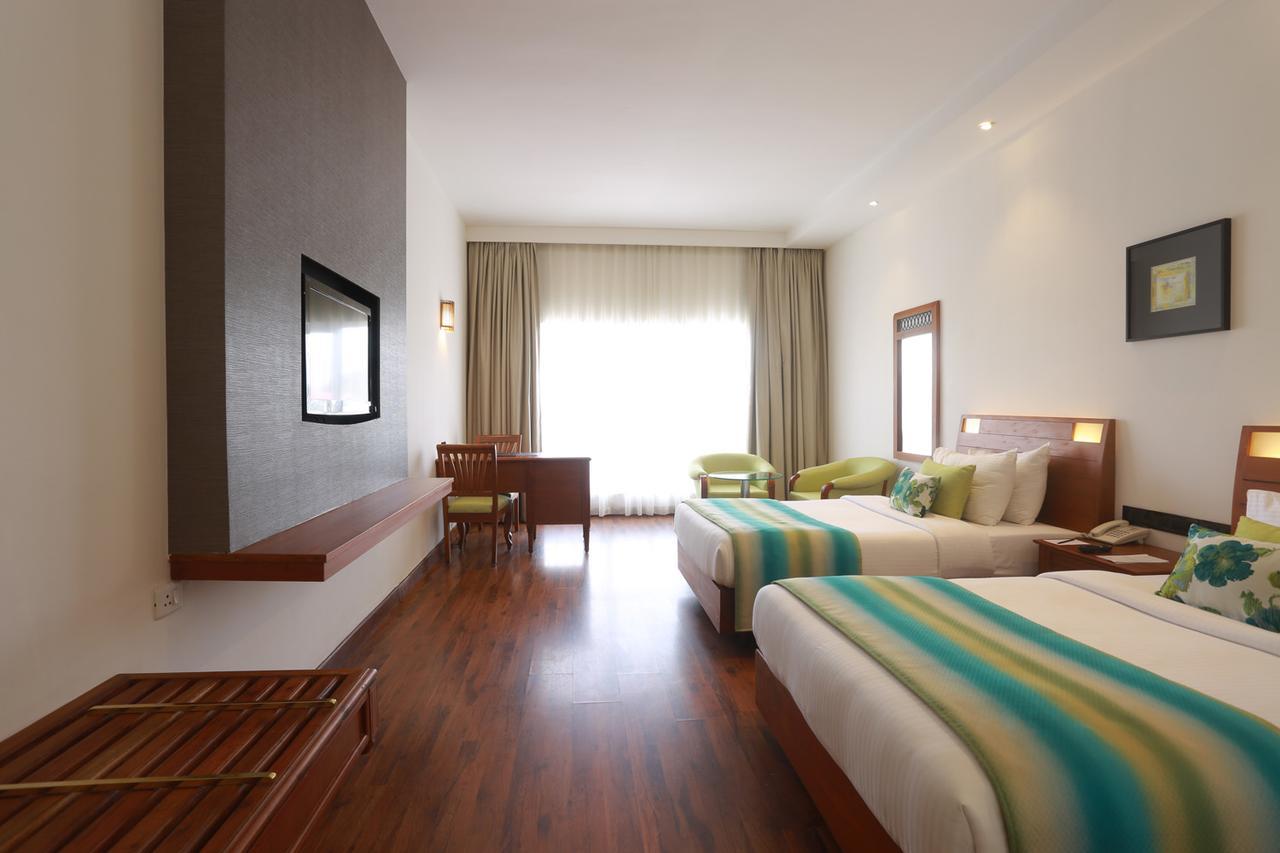 The Avenue Regent Kochi Exterior foto